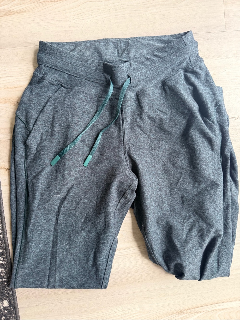 lululemon athletica Women's Heathered Dark Gray Joggers with Teal Drawstrings